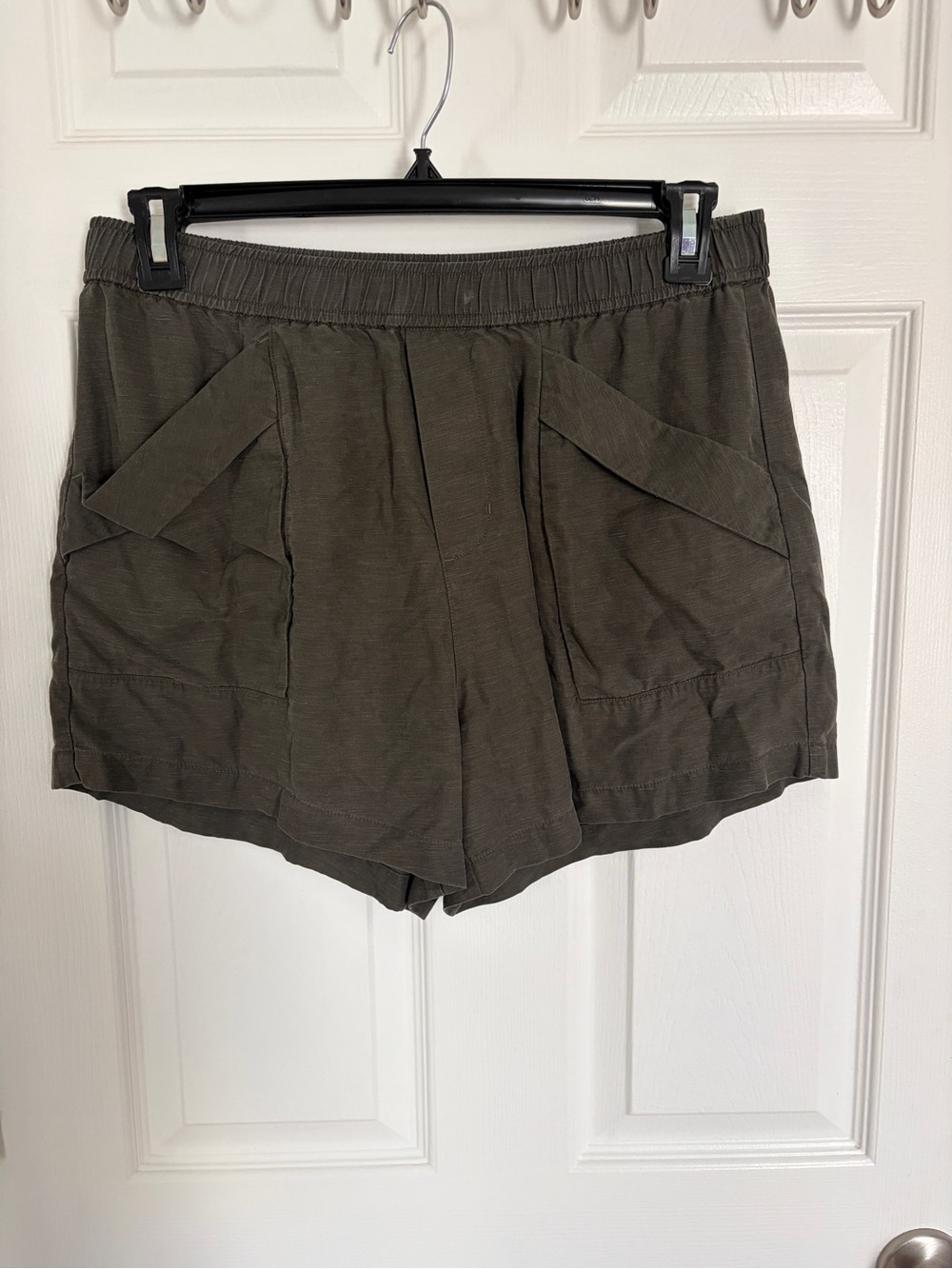 Vuori Women's Olive Green linen Shorts